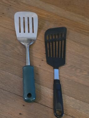 Farberware & Tefal: Slotted Turner Spatula Flipper Set in Green and Black